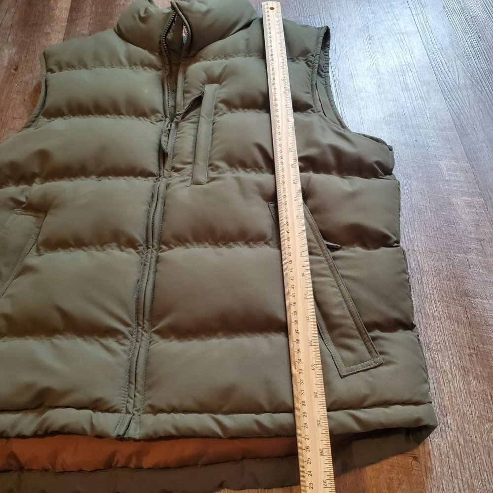 ST. JOHN'S BAY HUNTER GREEN PUFFER VEST SZ. MEDIUM RN 98298 - Picture 6 of 6